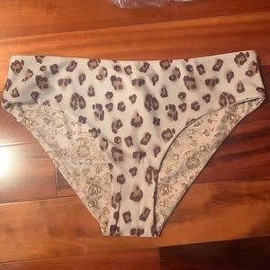 Venus Size 4 Reversible Bottoms